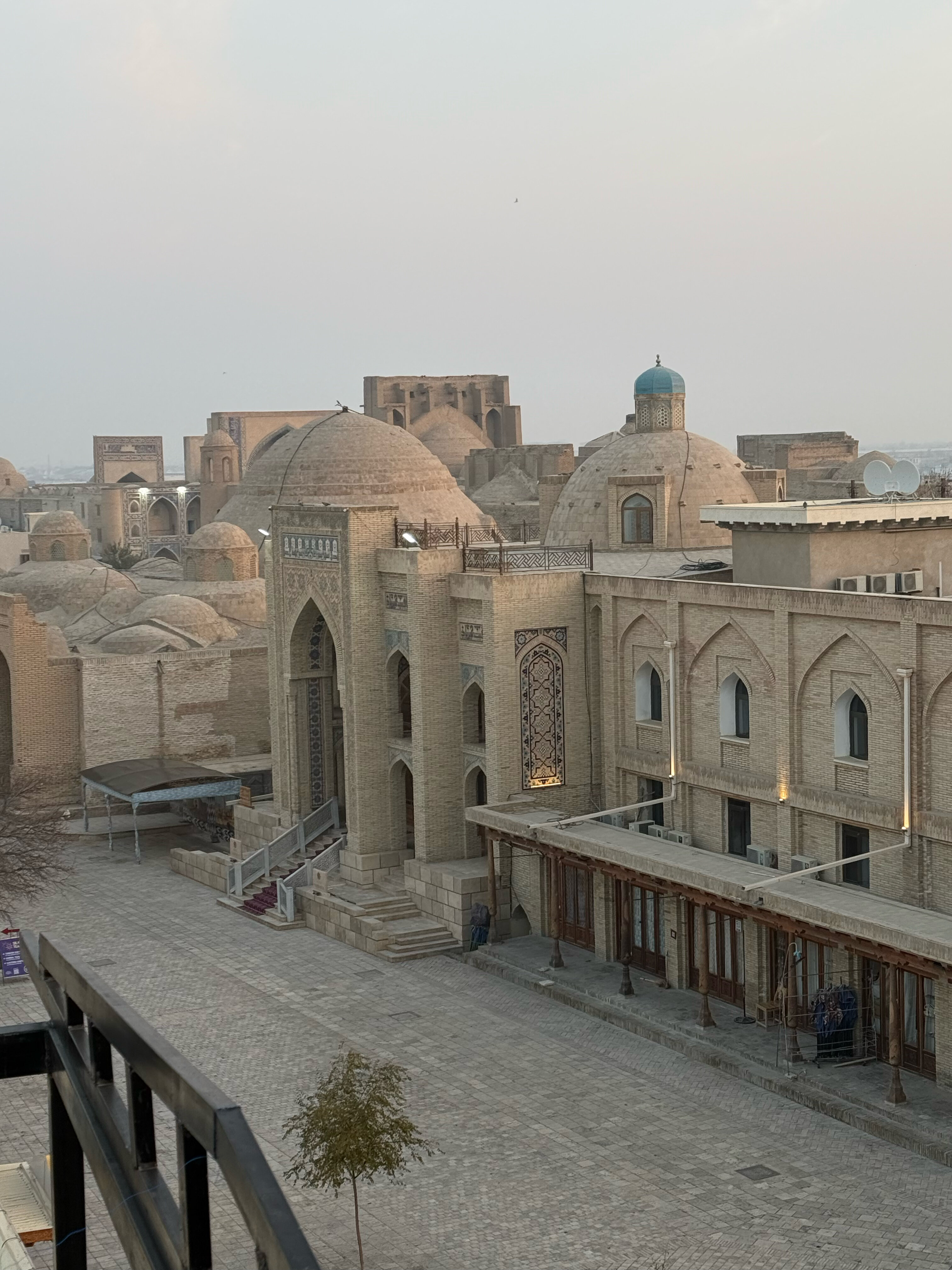 Фото Suzangaron Hotel