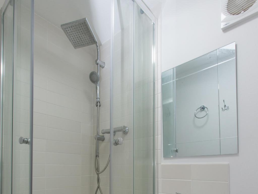 Фото Crewe Rooms West Avenue