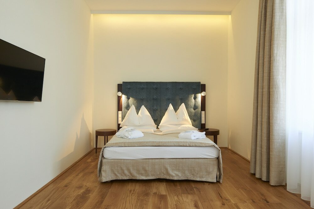 Фото HiLight Suites Hotel