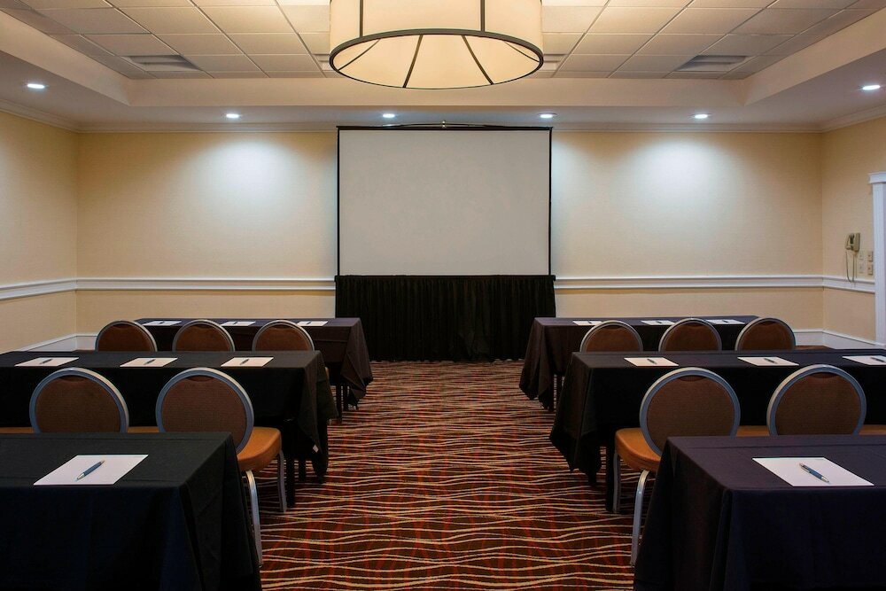 Фото Four Points by Sheraton Suites Tampa Airport Westshore