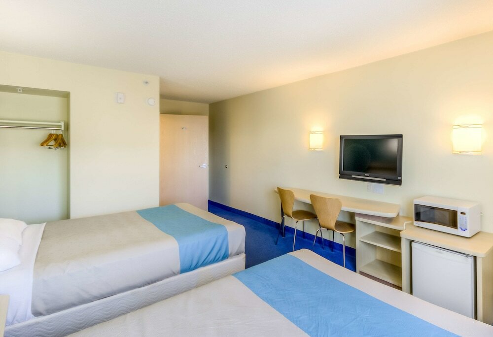 Фото Motel 6 Estevan Sk