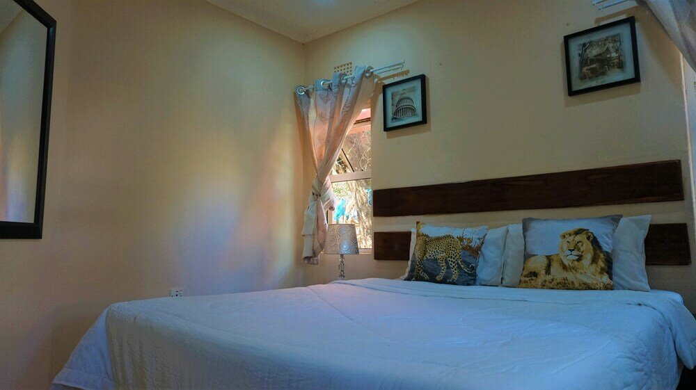 Фото Tasha Lodge