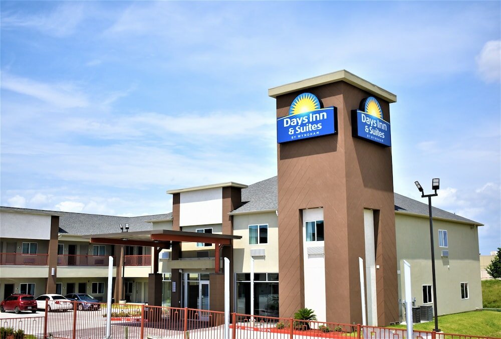 Фото Days Inn & Suites by Wyndham Downtown/University of Houston