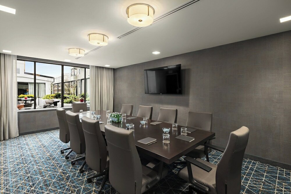 Фото Courtyard by Marriott Seattle Northgate