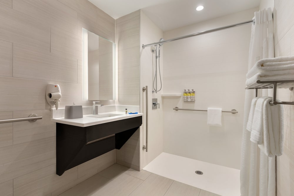 Фото Holiday Inn Express Jamaica - JFK AirTrain - NYC
