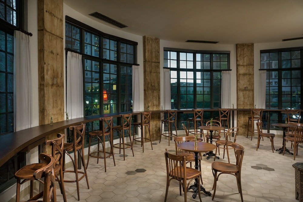 Фото Valencia Riverwalk