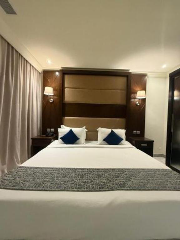 Фото Ebreez Grand Hotel