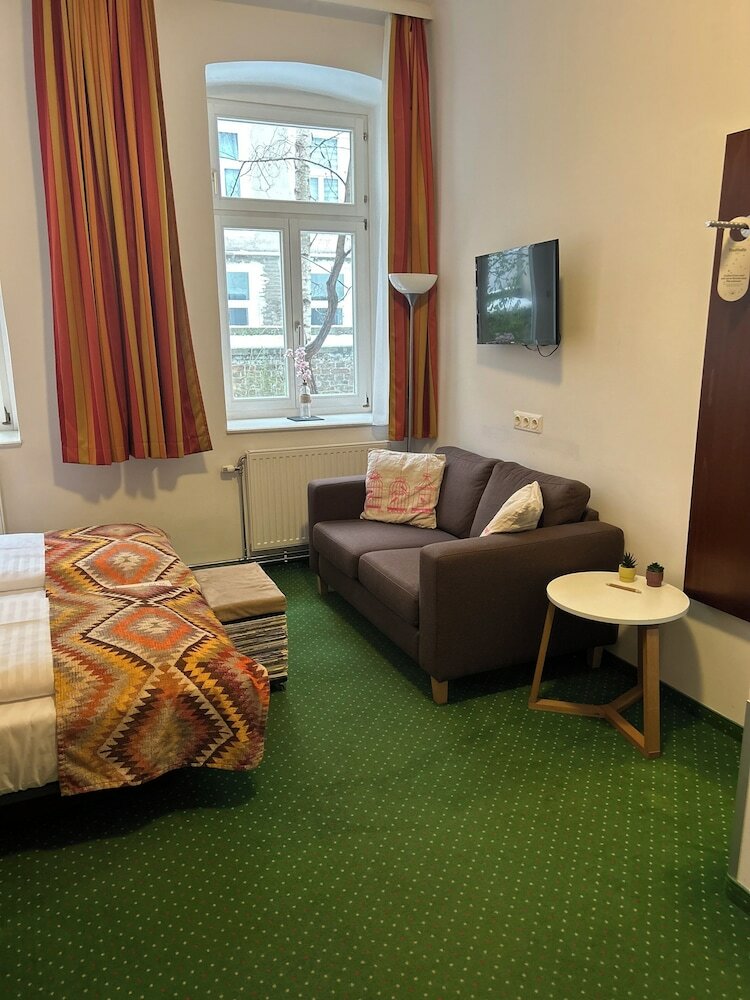 Фото Pension Stadthalle