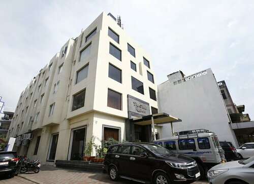 Внешний вид отеля The Grand Radiant в Лакхнау, фото 3