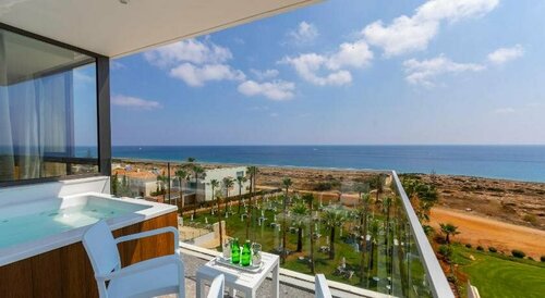 Гостиница Leonardo Crystal Cove Hotel & Spa by the Sea на Северном Кипре