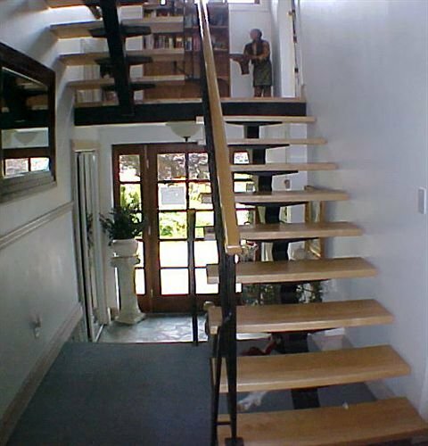 Гостиница A Downtown Victoria Ocean View Bed and Breakfast в Виктории
