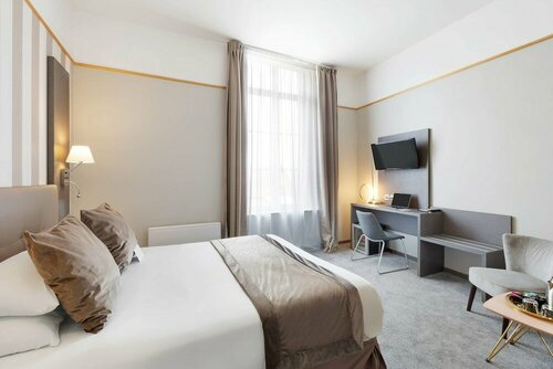 Гостиница Hotel Saint Claude в Пероне