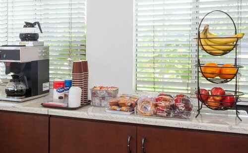 Гостиница Travelodge by Wyndham Fullerton Near Anaheim в Фуллертоне