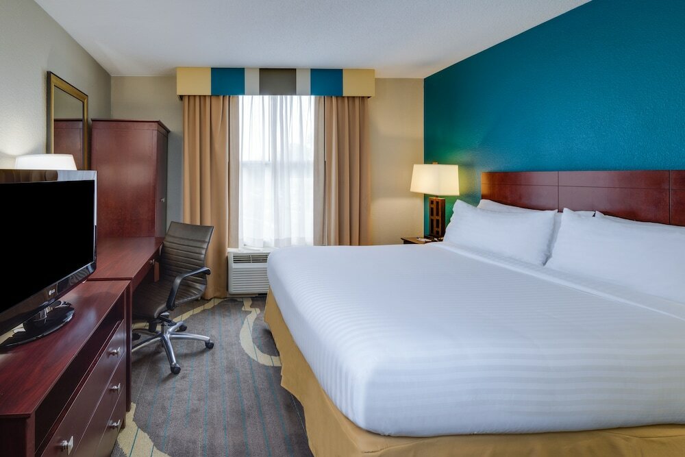 Фото Holiday Inn Express Washington DC East Andrews AFB by IHG