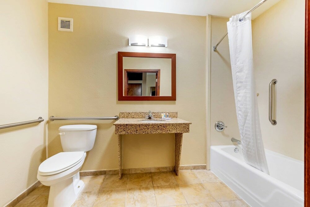 Фото Comfort Inn & Suites