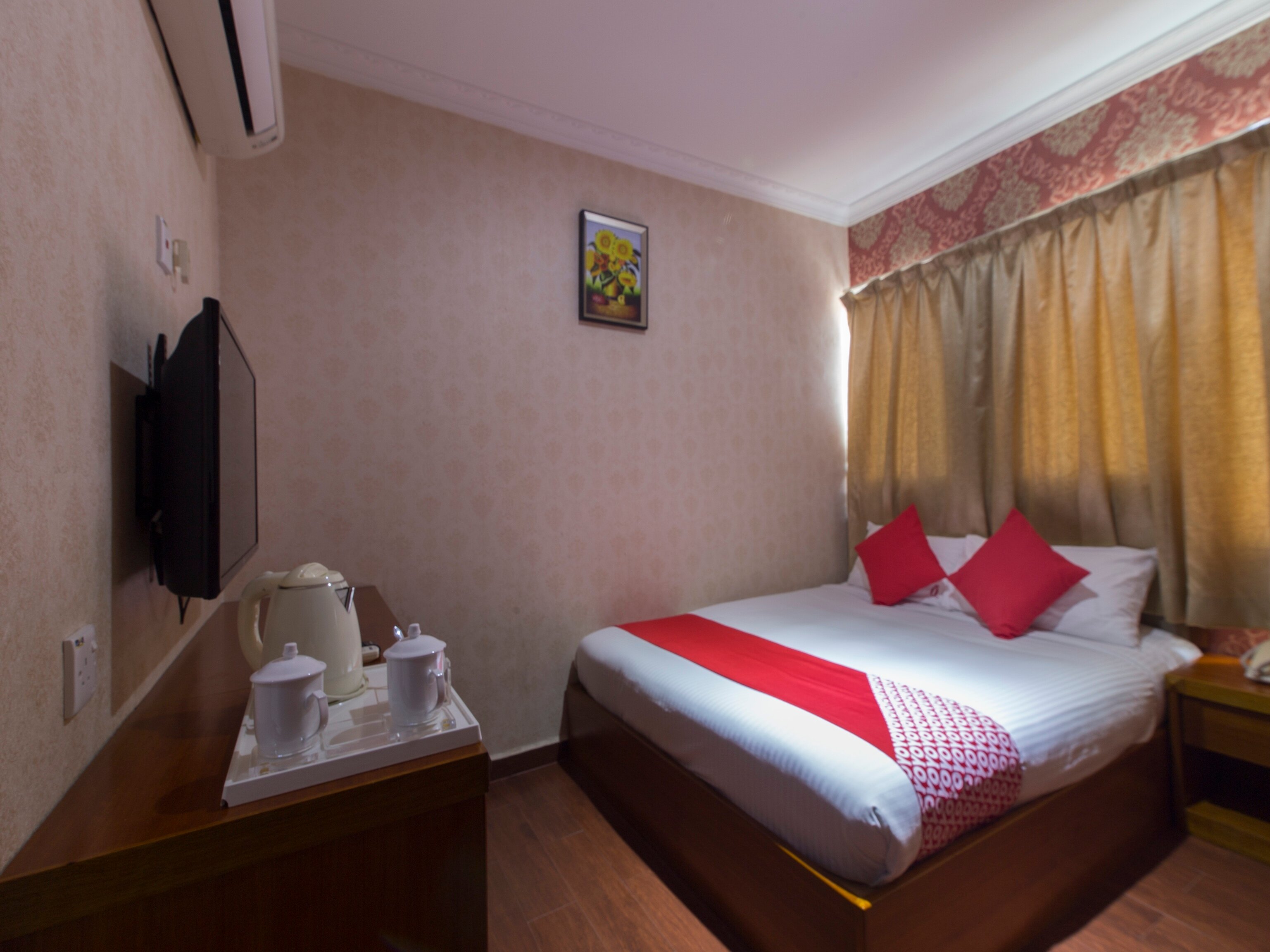 Фото Oyo 998 Queen City Hotel