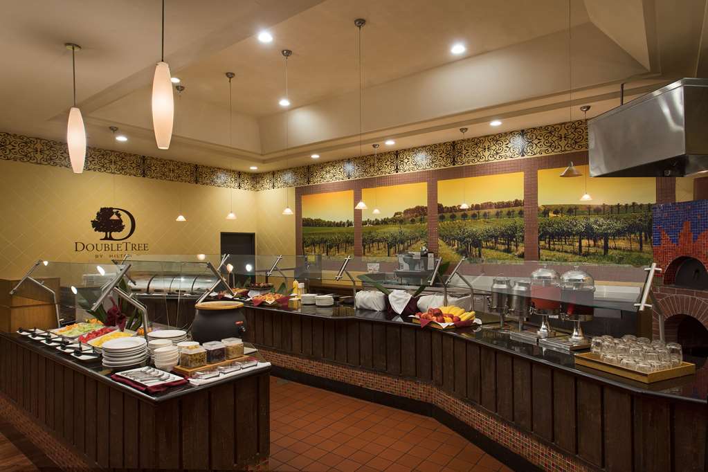Фото DoubleTree by Hilton Los Angeles - Norwalk