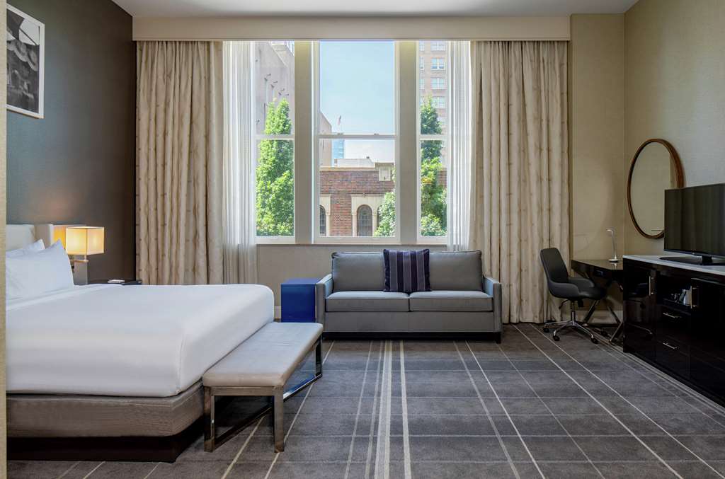 Фото Hilton Richmond Downtown