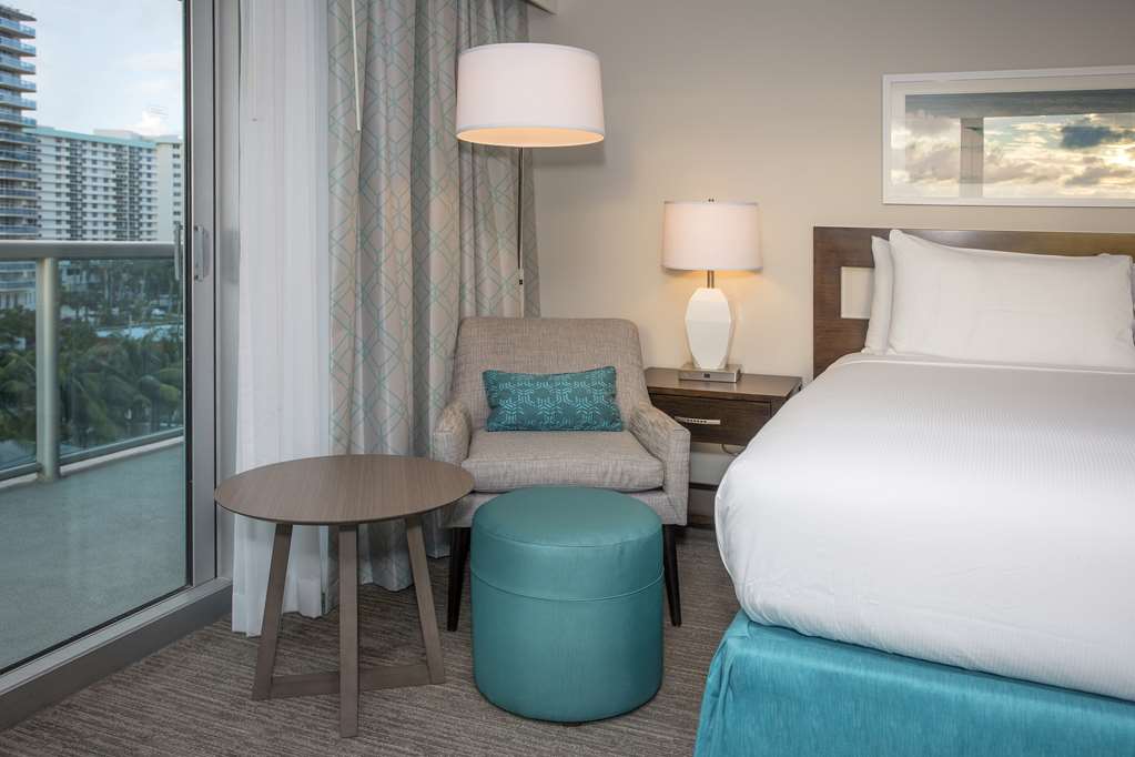 Фото DoubleTree Resort by Hilton Hollywood Beach