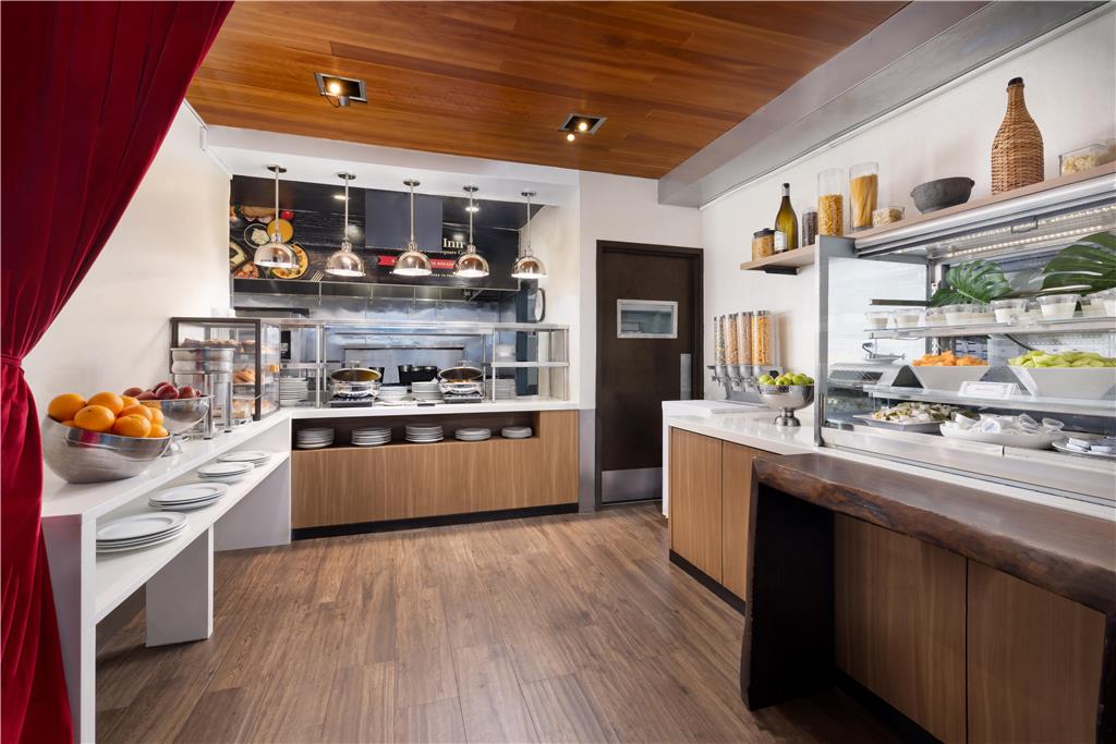 Фото Hilton Garden Inn New York-Times Square Central