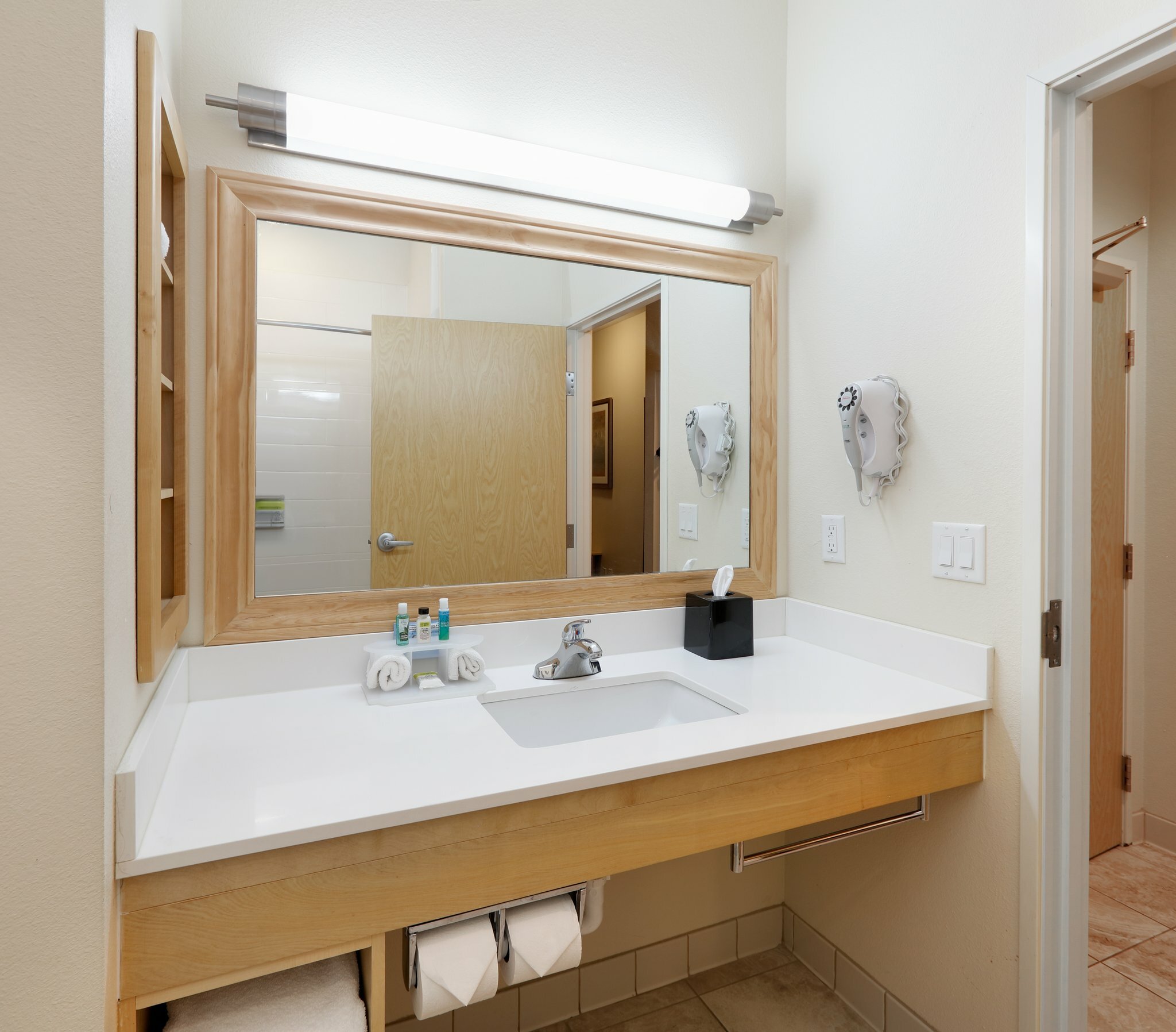 Фото Holiday Inn Express & Suites San Antonio - Brooks City Base, an Ihg Hotel