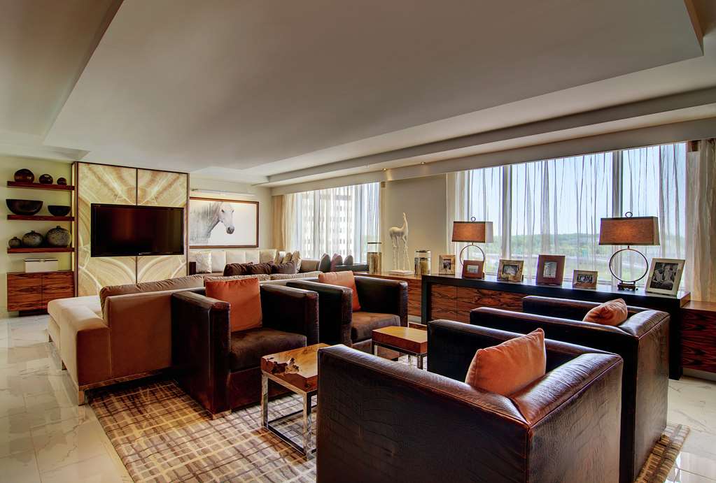 Фото Hilton McLean Tysons Corner