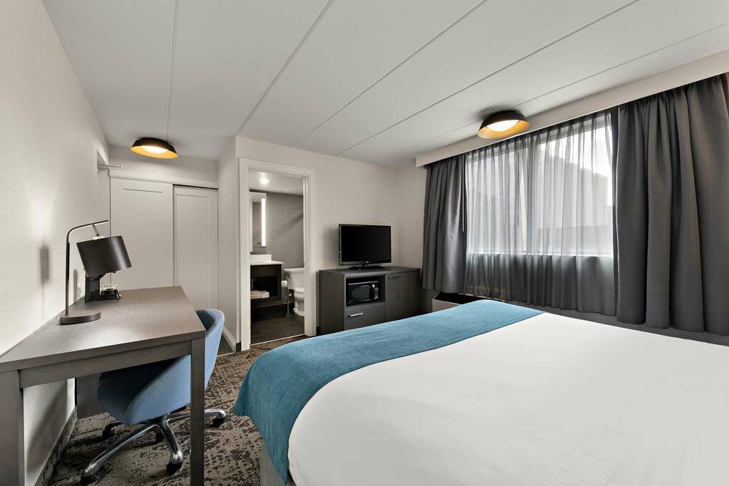 Фото Best Western Parkway Hotel Toronto North