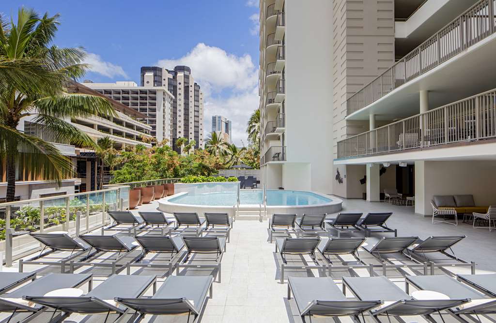 Фото Hilton Garden Inn Waikiki Beach