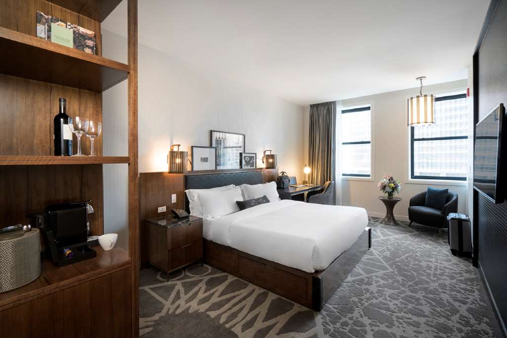 Фото LondonHouse Chicago, Curio Collection by Hilton