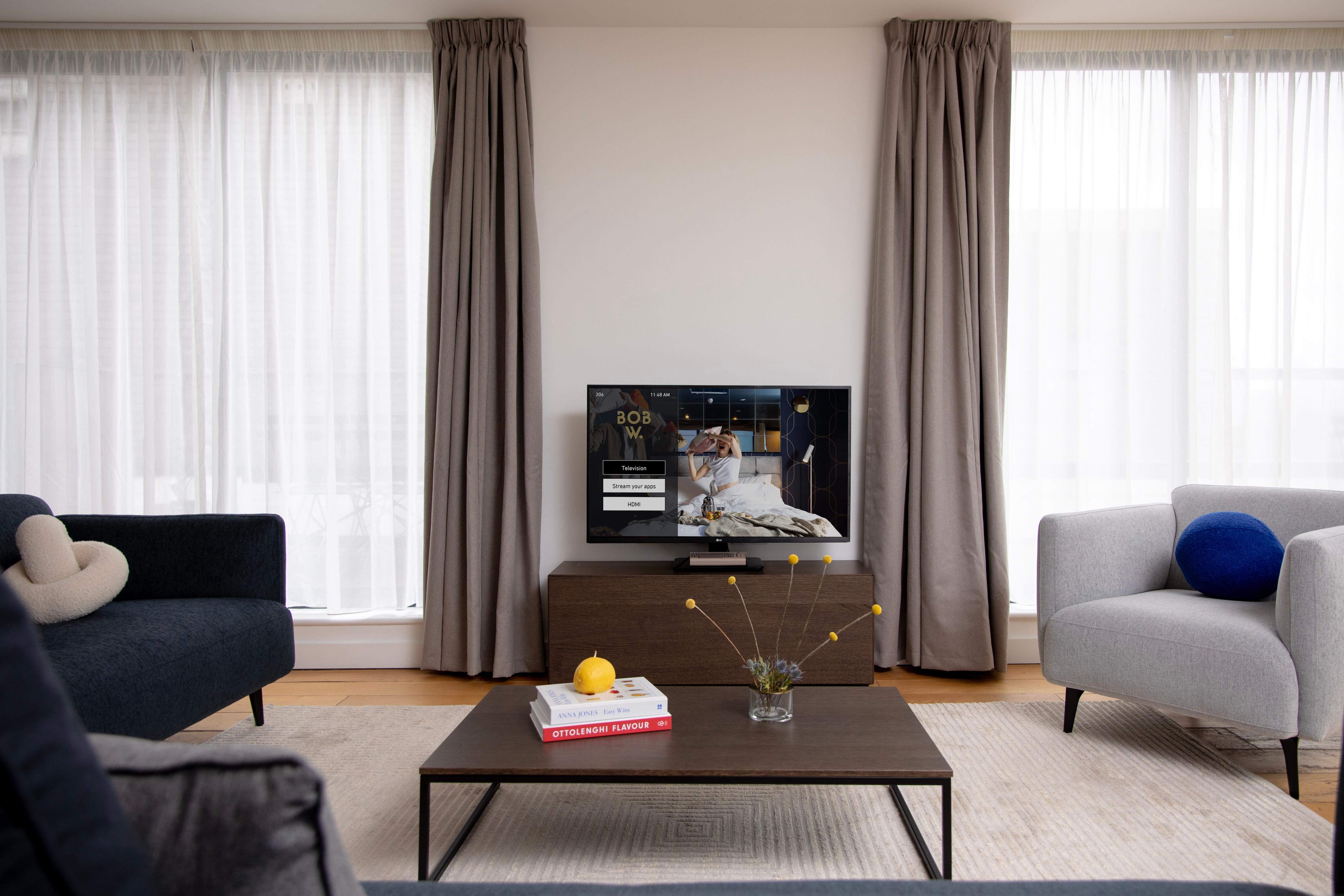 Фото Bob W Tower Hill Studios