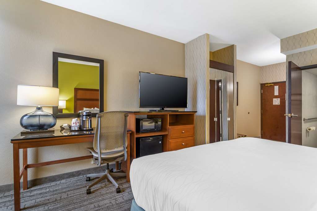 Фото Best Western Plus Houston Energy Corridor
