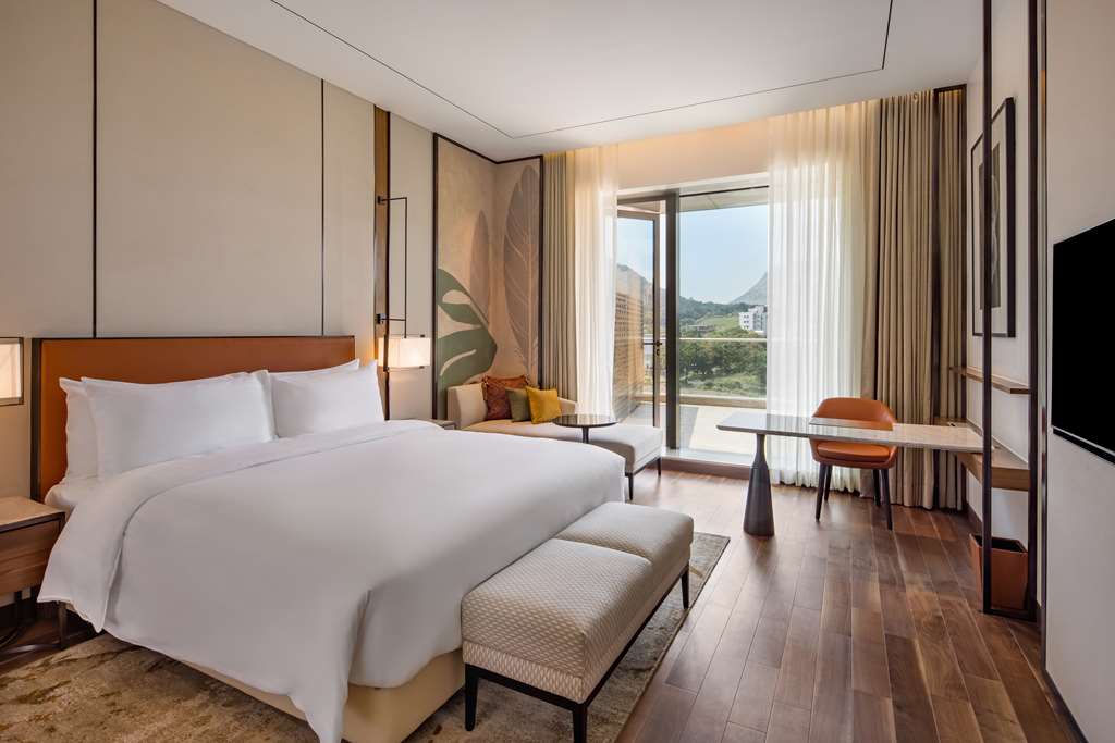 Фото Radisson Blu Hotel & SPA, Nashik