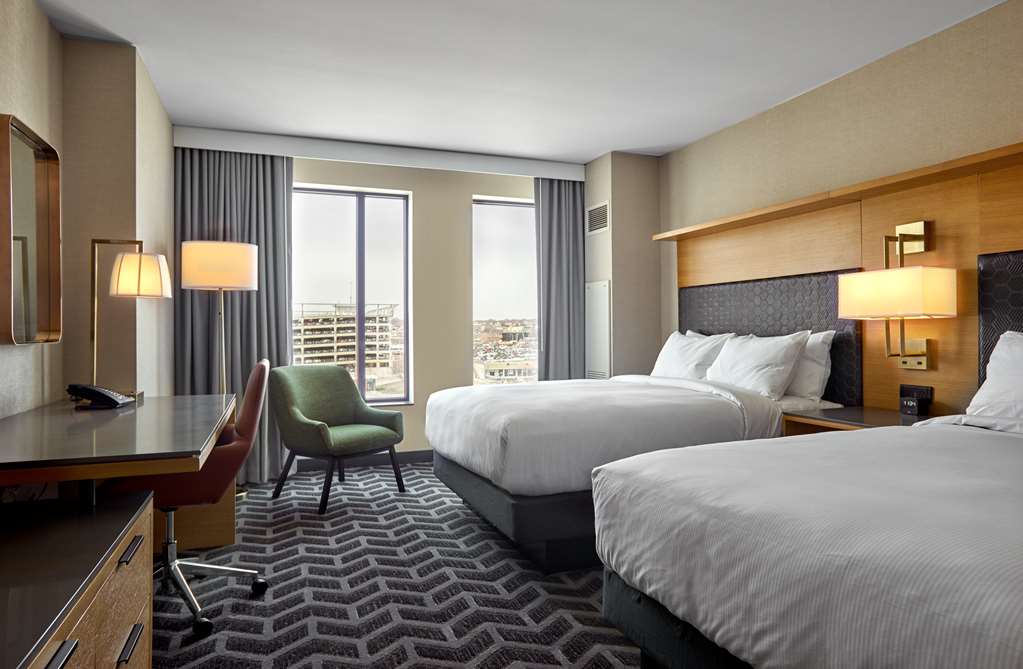 Фото Hilton Des Moines Downtown