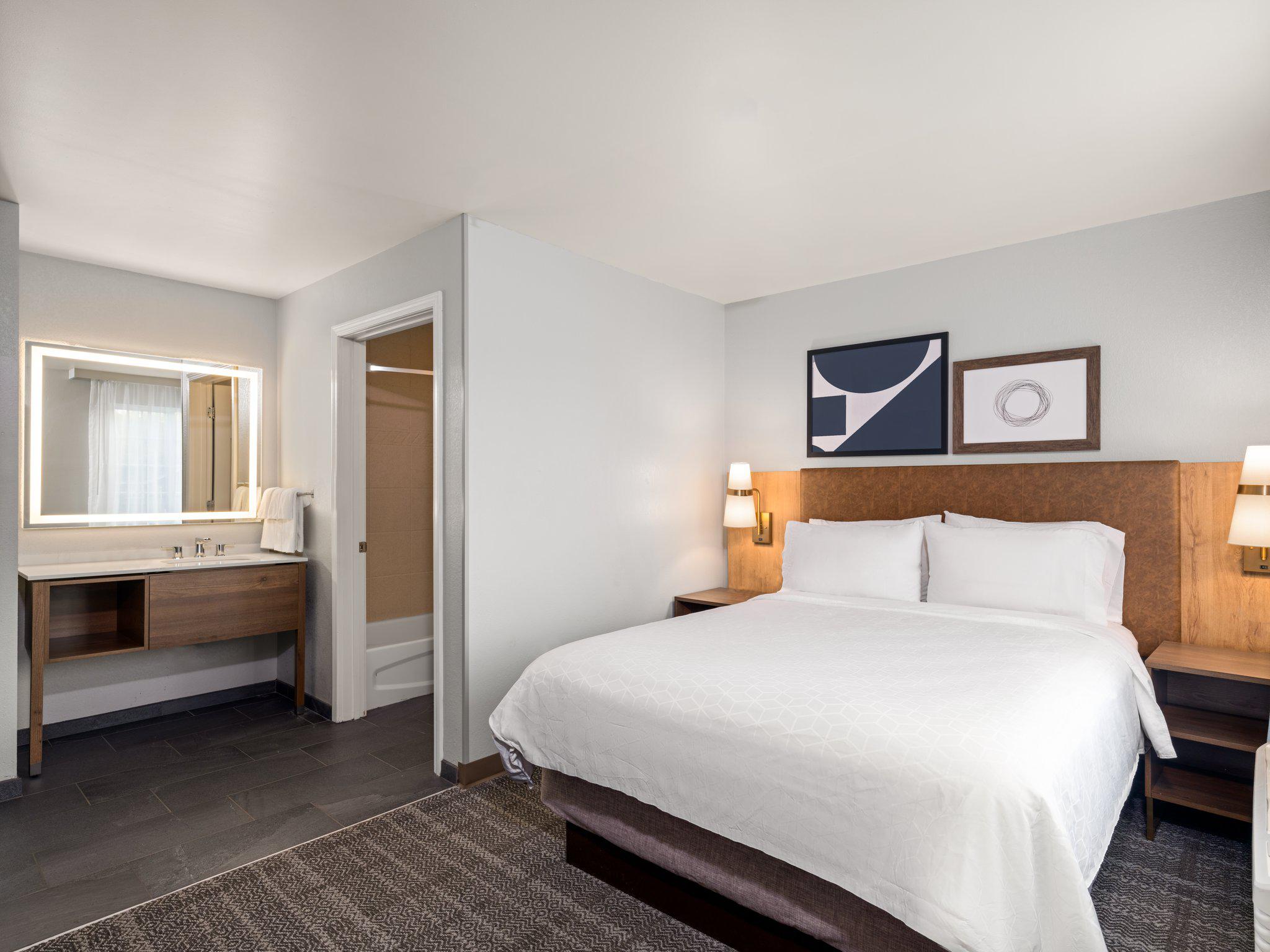 Фото Staybridge Suites Rochester University, an Ihg Hotel