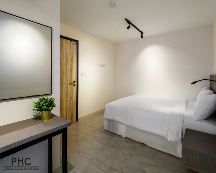 Фото Macallum Central Hotel by Phc