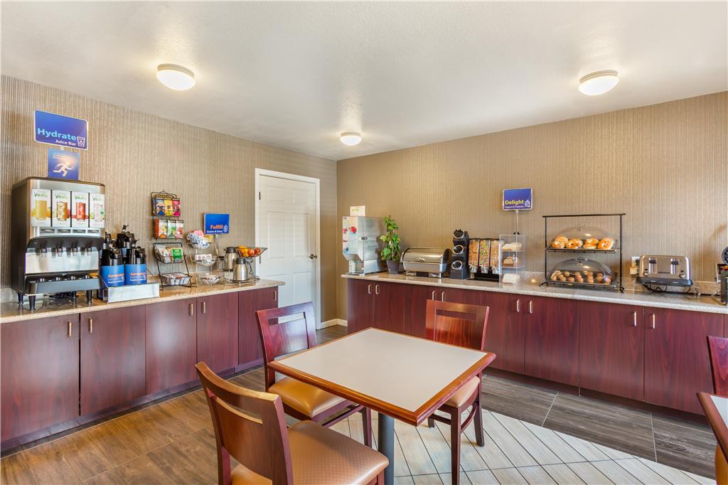 Фото Best Western Luxury Inn