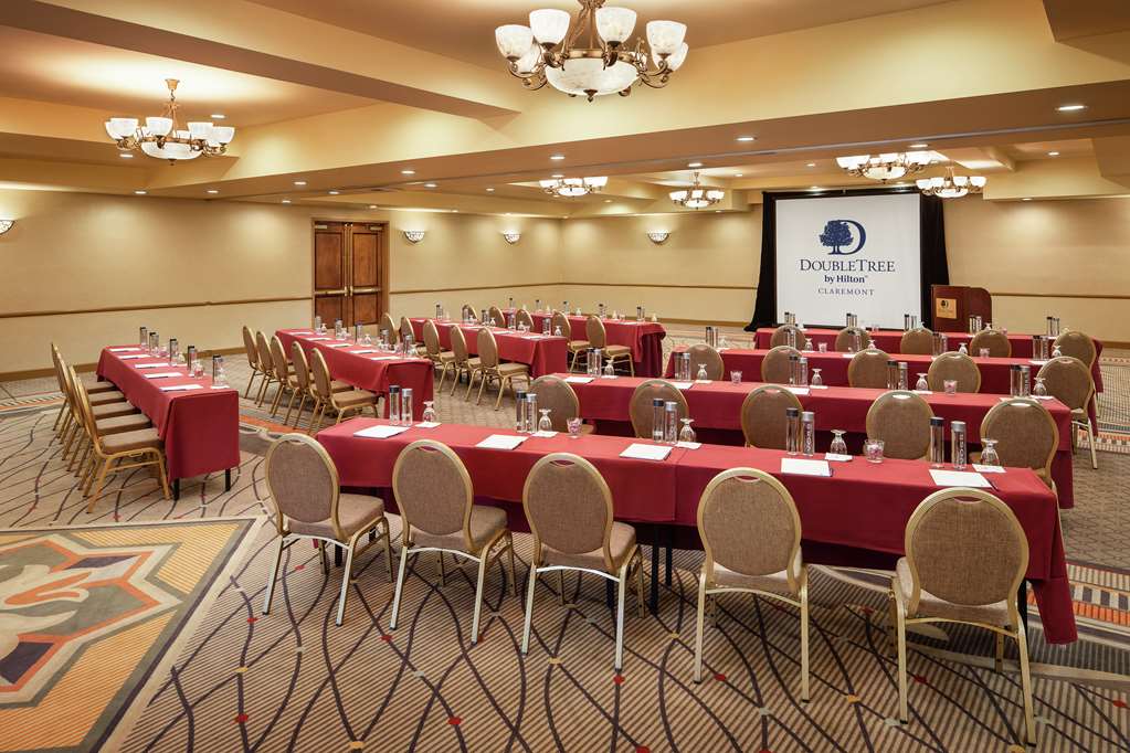Фото DoubleTree by Hilton Claremont