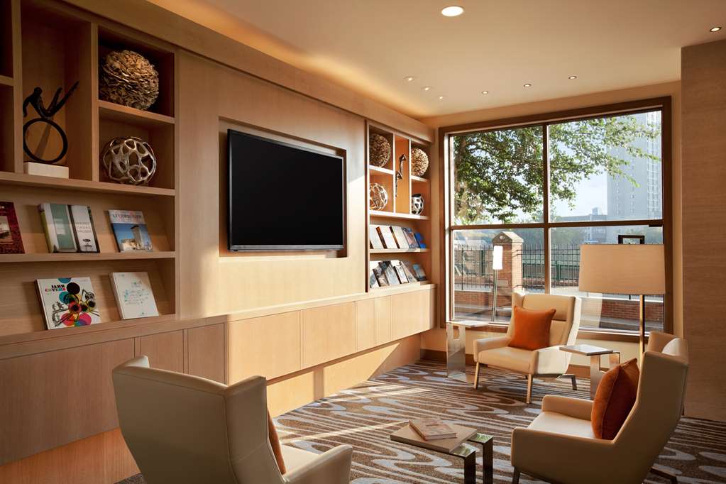 Фото DoubleTree Suites by Hilton Hotel Boston - Cambridge