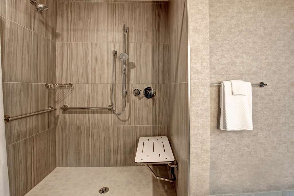 Фото Embassy Suites by Hilton Rockford Riverfront
