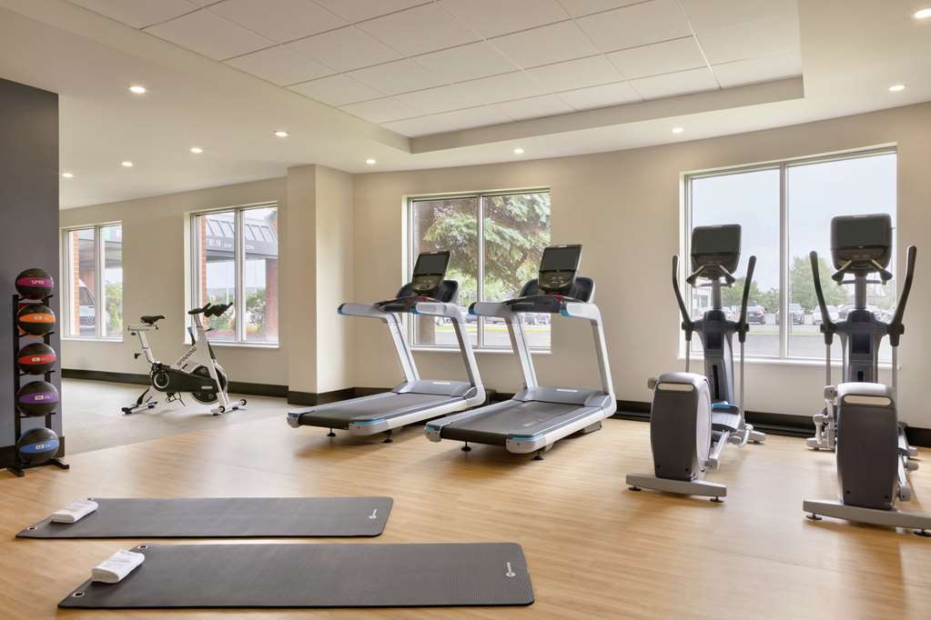 Фото Embassy Suites by Hilton Montreal Airport