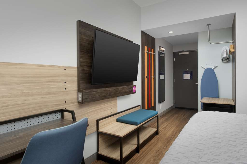 Фото Tru by Hilton Charlotte Airport Lake Pointe