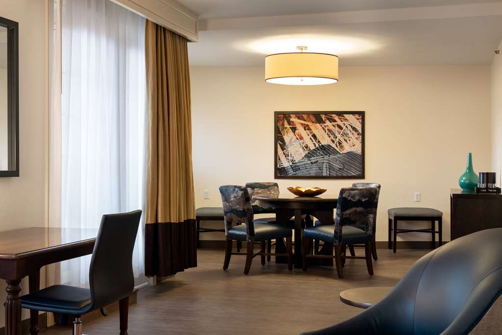 Фото Embassy Suites by Hilton New Orleans