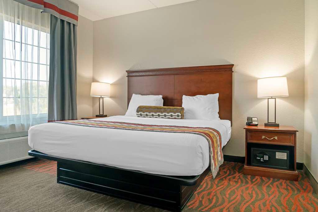 Фото Best Western Executive Inn & Suites