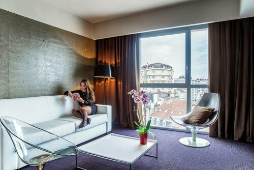 Гостиница Le Rex Hotel в Тарбе