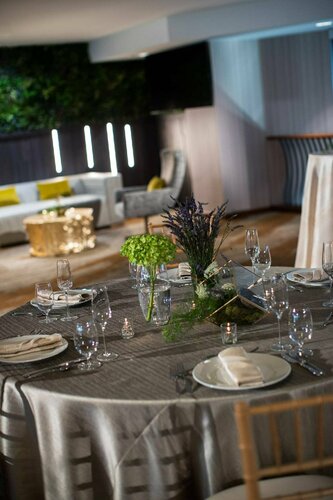Гостиница Renaissance Raleigh North Hills Hotel в Роли