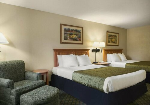 Гостиница Days Inn & Suites by Wyndham Stuttgart в Статгарте