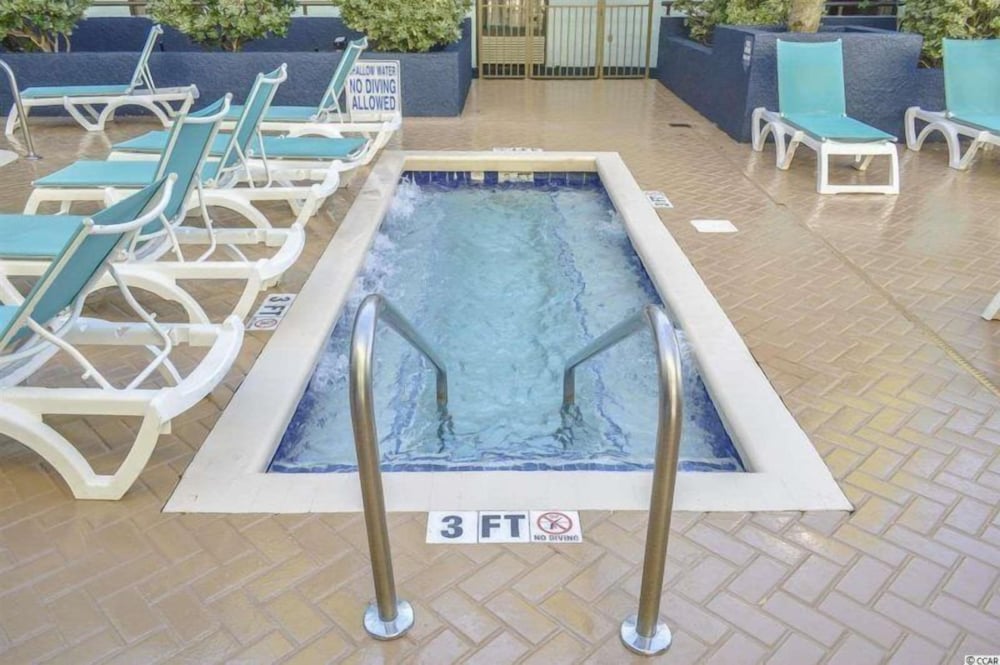 Фото Monterey Bay Suites