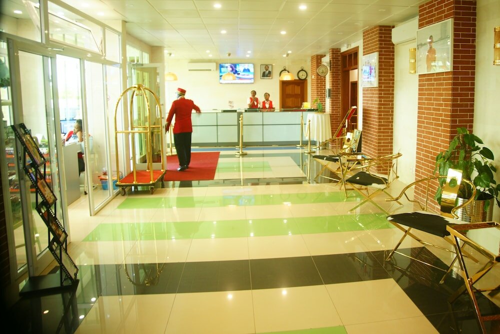 Фото Adamaoua Grand Hotel