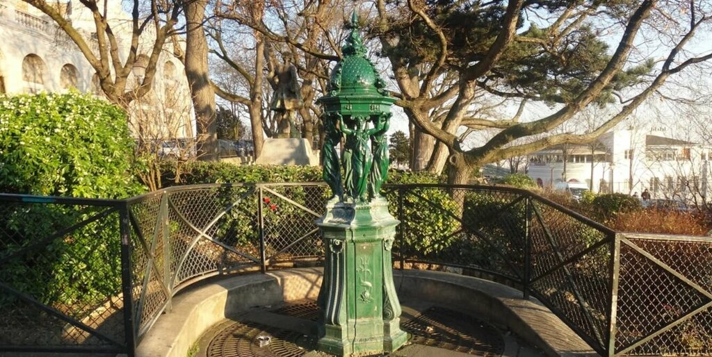 Spring, stream Питьевой фонтанчик, Paris, photo