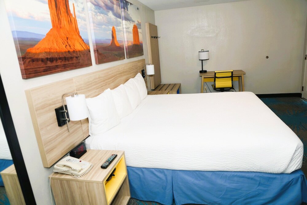 Фото Days Inn by Wyndham East Albuquerque